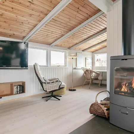 6 Person In Albaek-by Traum